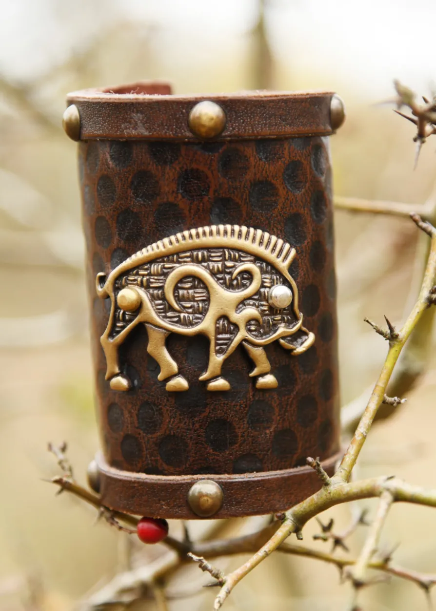 Armschützer aus Leder, Keltisches Wildschwein-Motiv