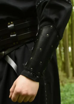 Armschützer aus Leder mit Nieten und Wildleder, Paar, versch. Farben