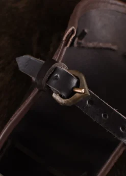 Armschutz aus Stahl und Leder