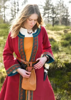 Bestickter Wikinger-Mantel Ella, weinrot-petrol