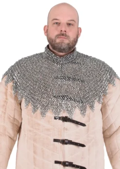 Bischofskragen mit Lederriemen und Schnallen