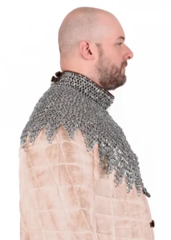 Bischofskragen mit Lederriemen und Schnallen