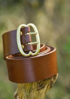 Breiter Ledergürtel mit Messingschnalle, braun, ca. 135 cm