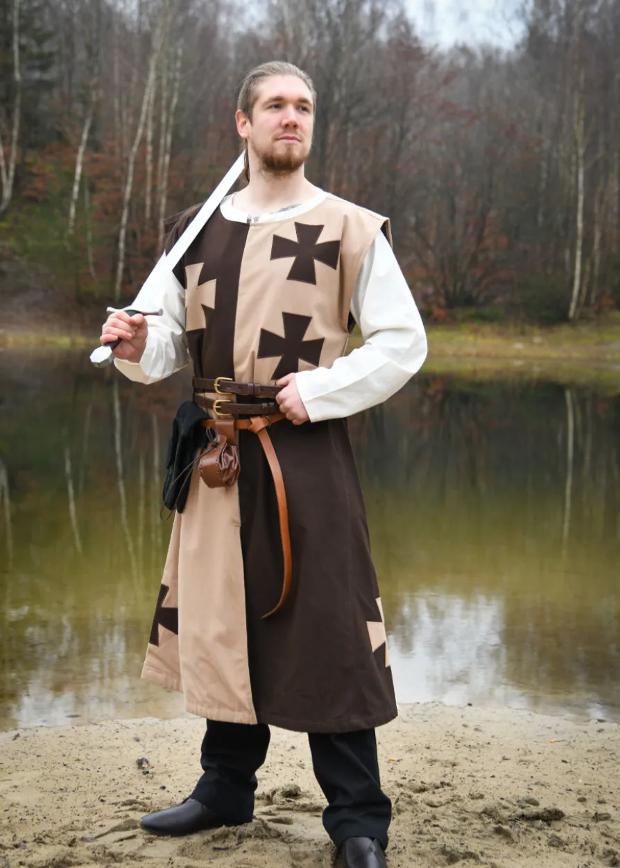 Gefütterter Mittelalter Wappenrock mit Tatzenkreuzen, braun