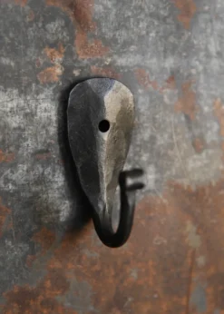 Geschmiedeter Wandhaken aus Stahl