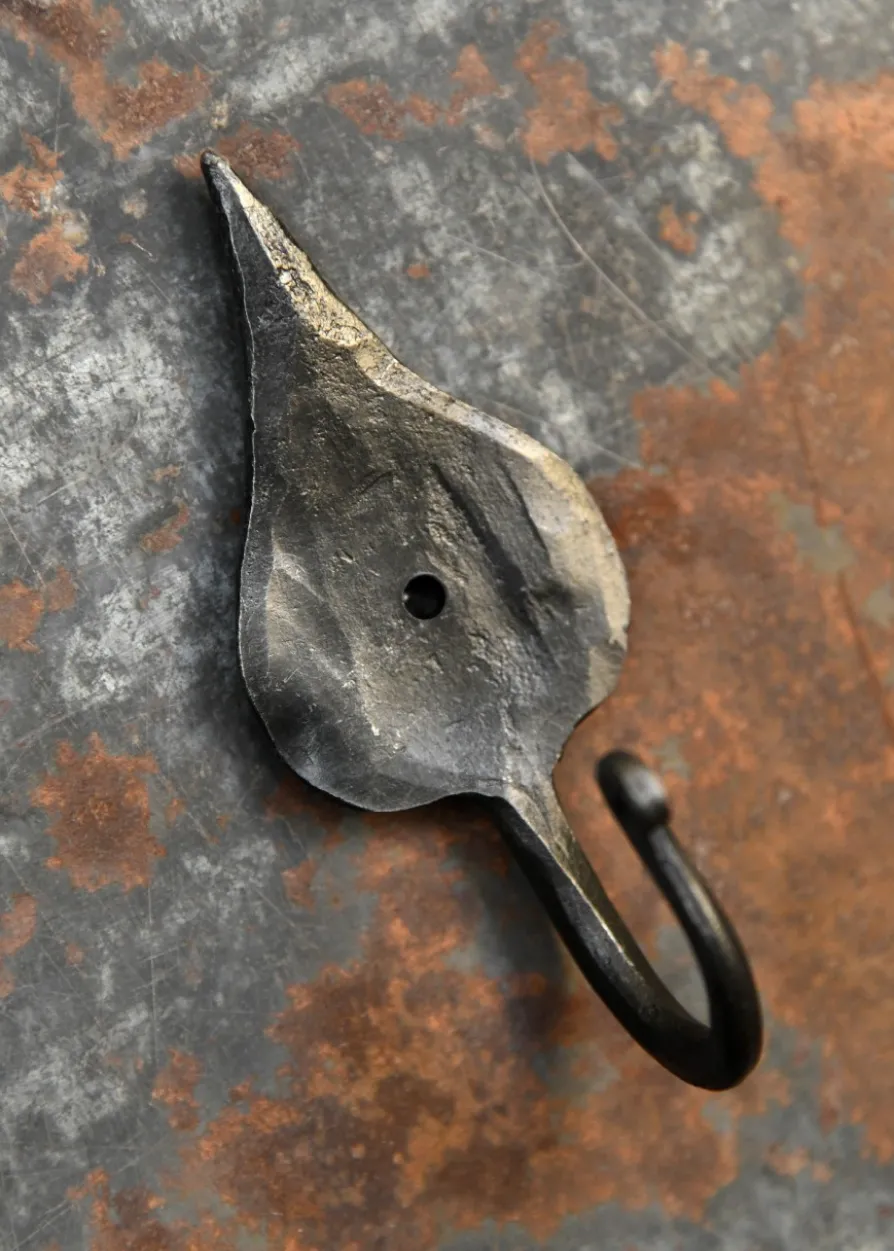 Geschmiedeter Wandhaken mit Blatt, ca. 11 cm hoch