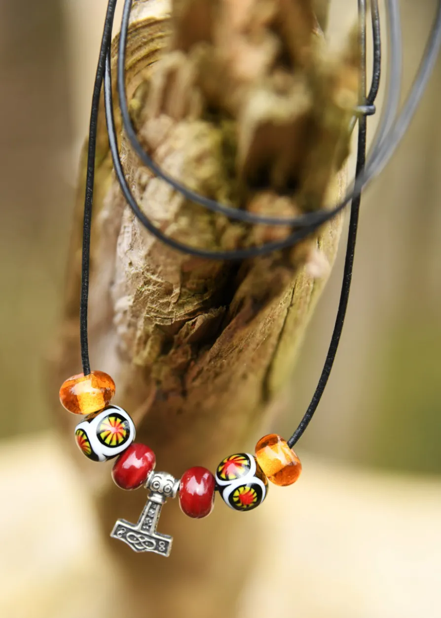 Glasperlenkette mit Thors Hammer Anhänger