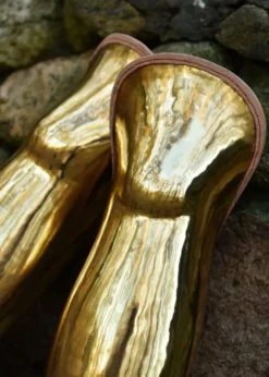 Griechische Beinschienen aus Messing, Paar