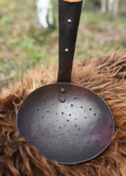 Große Mittelalter-Schaumkelle mit Griff aus Eschenholz