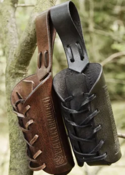 Gürtelhalter aus Leder für 0,33l Flaschen, mit Logo - Wacken Brauerei