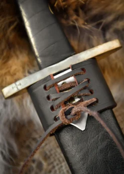 Gürtelhalter für Dolch, aus braunem Leder, Größenverstellbar