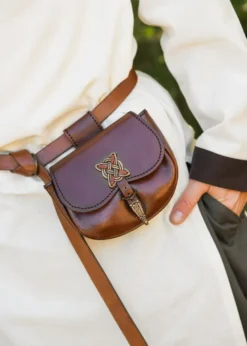 Gürteltasche mit keltischen Zierbeschlägen
