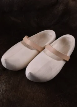 Holzschuhe mit Lederriemen
