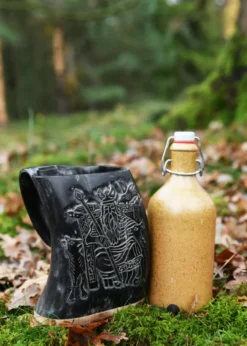 Hornbecher, Bierkrug mit Holzboden und Odin-Motiv