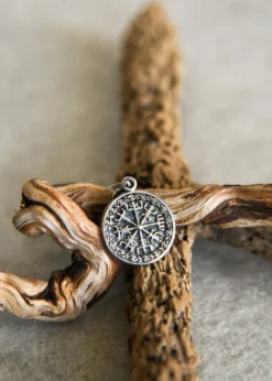 Kettenanhänger aus Silber - Vegvísir