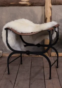 Klapphocker mit Ledersitz
