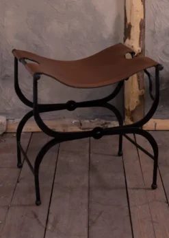 Klapphocker mit Ledersitz
