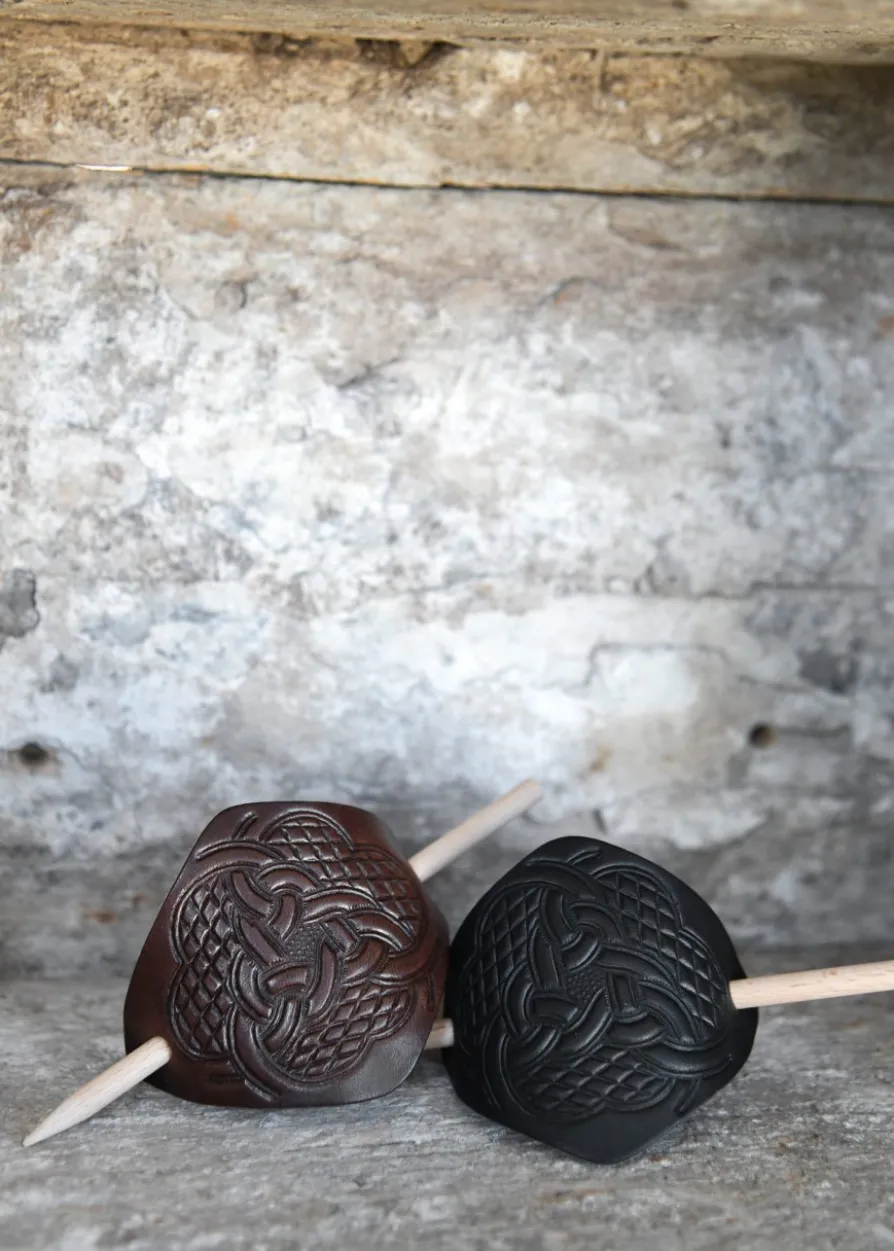 Kleine Haarspange aus Leder mit Knotenmuster & Holzstift