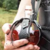 Kugel-Feldflasche aus Glas mit Gürtelhalter aus Leder