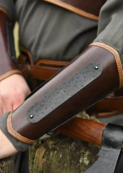 Leder Armschützer Arnulf mit Metalldetails, braun, Paar