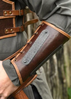 Leder Armschützer Arnulf mit Metalldetails, braun, Paar