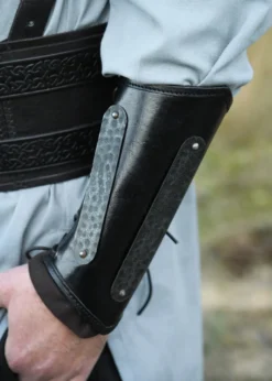 Leder Armschützer Balor mit Metalldetails, schwarz, Paar