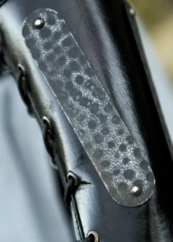 Leder Armschützer Balor mit Metalldetails, schwarz, Paar