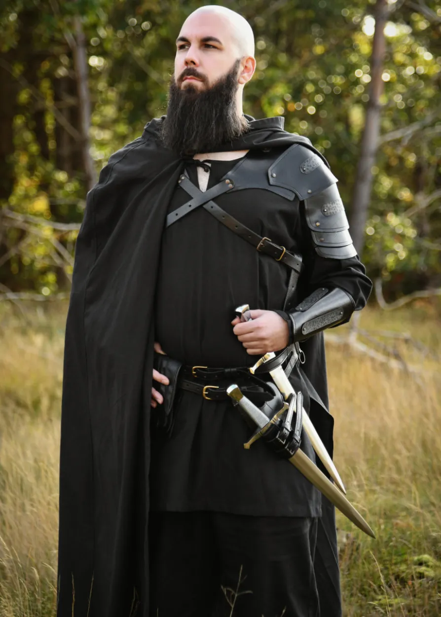 Leder Schulterschutz Balor mit Metalldetails, schwarz