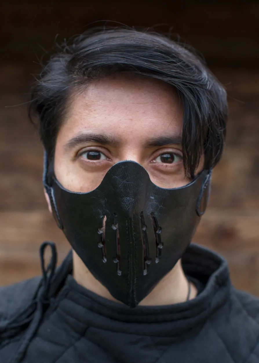 Mempo, Halbmaske aus Leder
