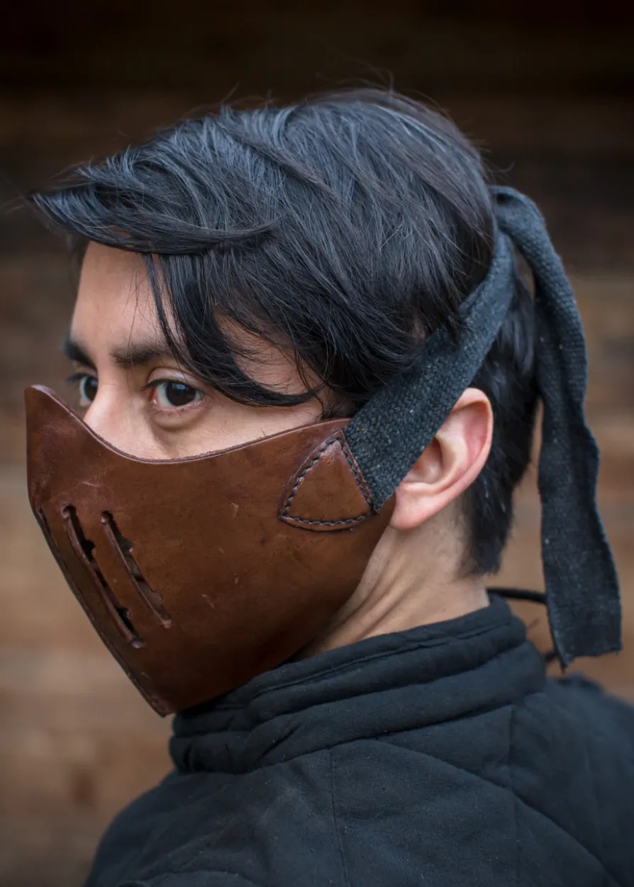 Mempo, Halbmaske aus Leder