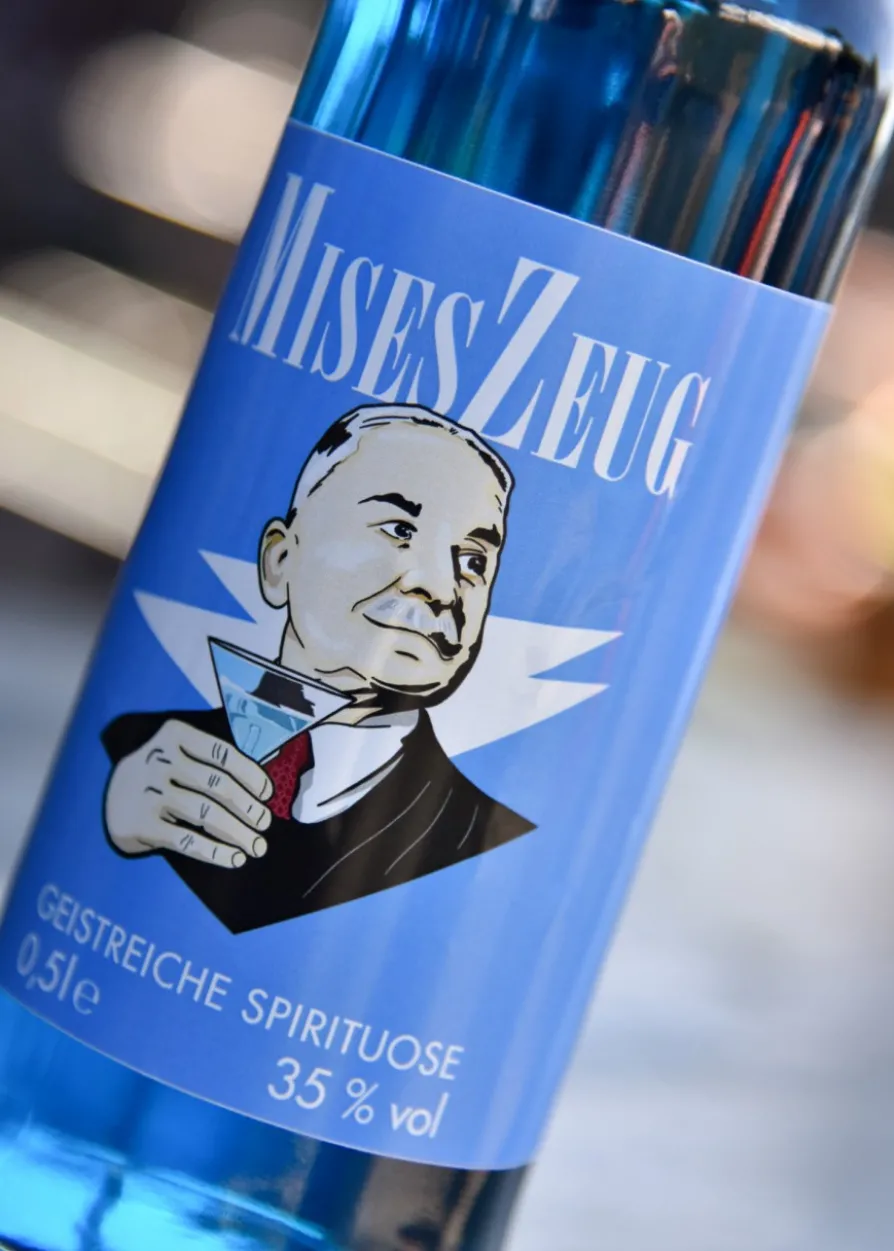 Mises Zeug, 35% vol. Alk., 0,5l Flasche - Holsteiner Geister