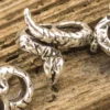 Mittelalterliche Bartperle / Haarperle mit Schlange aus Silber