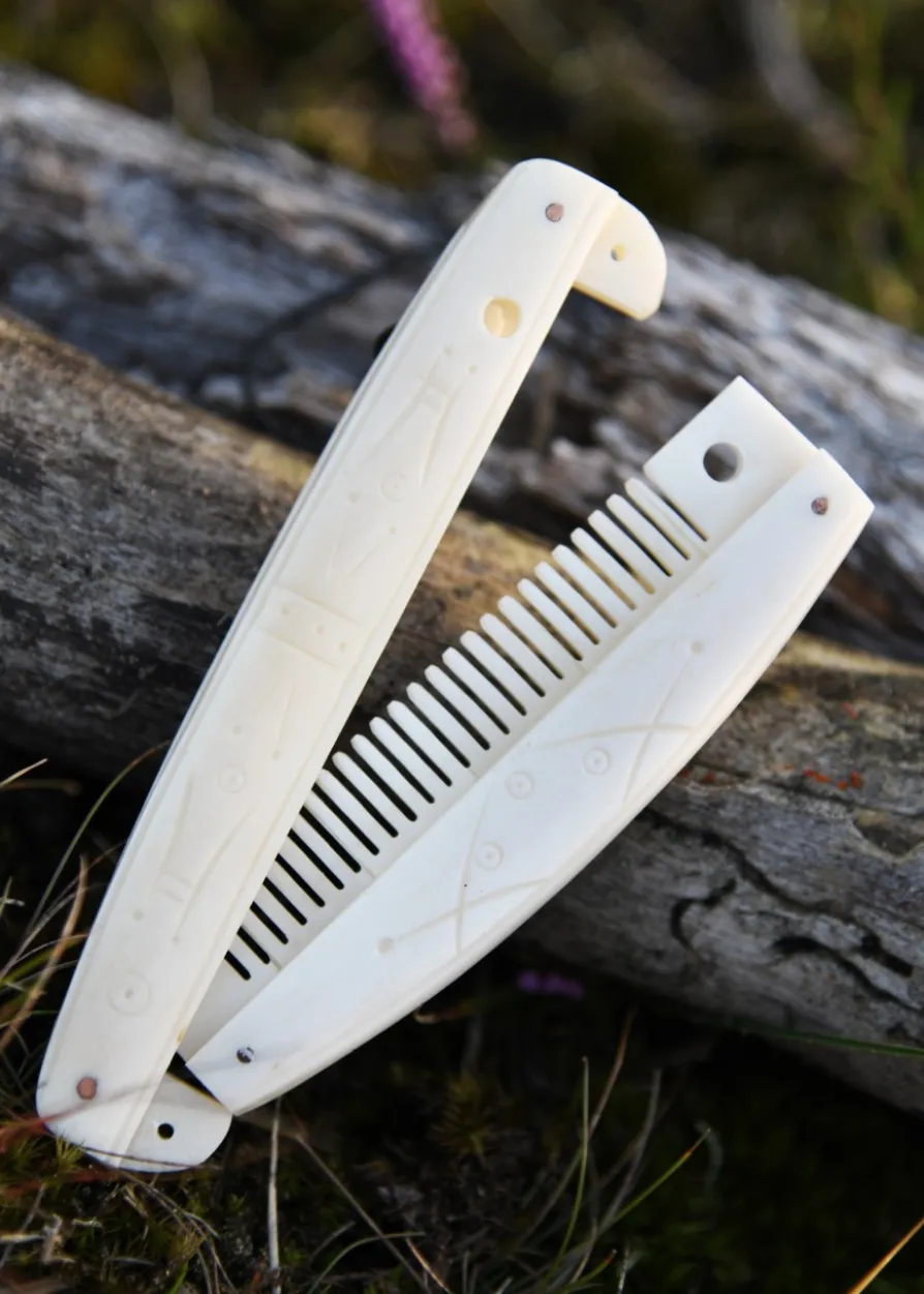 Mittelalterlicher Kamm aus Knochen, 12 cm
