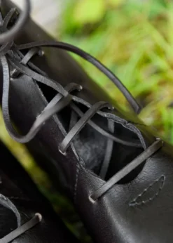 Mittelalterliche Schnürschuhe, halbhoch