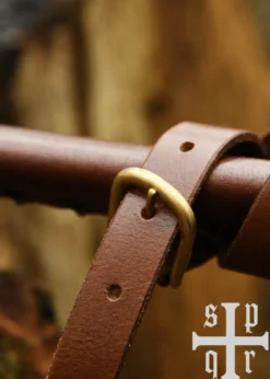 Mittelalterliche Schwertscheide aus Leder mit Gürtel