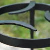 Mittelalterliches Dreibein, Pfannenrost, geschmiedet aus Stahl, rund
