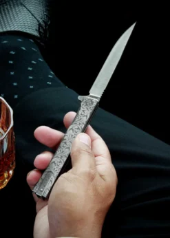 Ocaso Knives, SOLSTICE ENGRAVED TITANIUM, SATIN, SCROLL, Taschenmesser