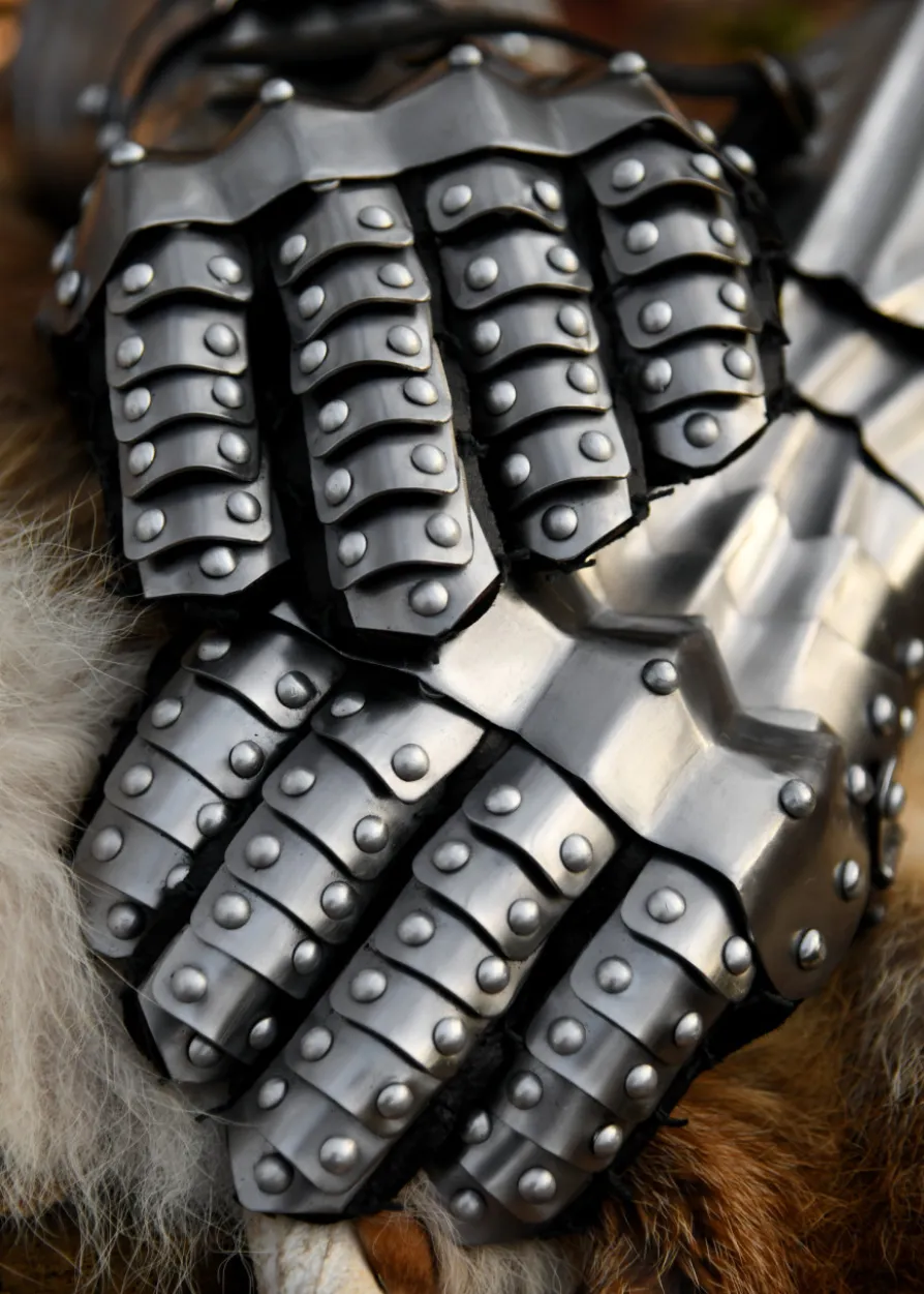Panzerhandschuhe, blank, vernietet und vernäht