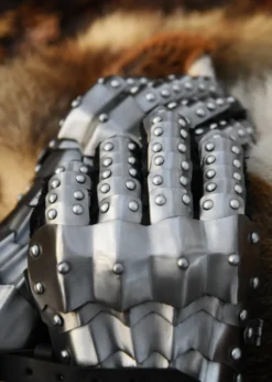 Panzerhandschuhe, blank, vernietet und vernäht