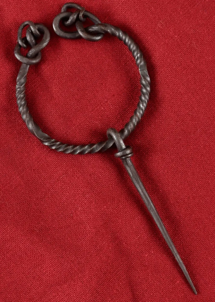 Ringfibel, tordiert, vierfach eingerollt, handgeschmiedet