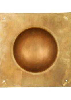 Römischer Schildbuckel, Messing, quadratisch
