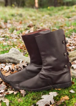 Schnabelstiefel mit drei Schnallen, dunkelbraun
