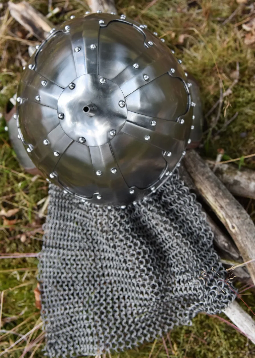 Spangenhelm mit Wangenklappen und Brünne, 2 mm Stahl