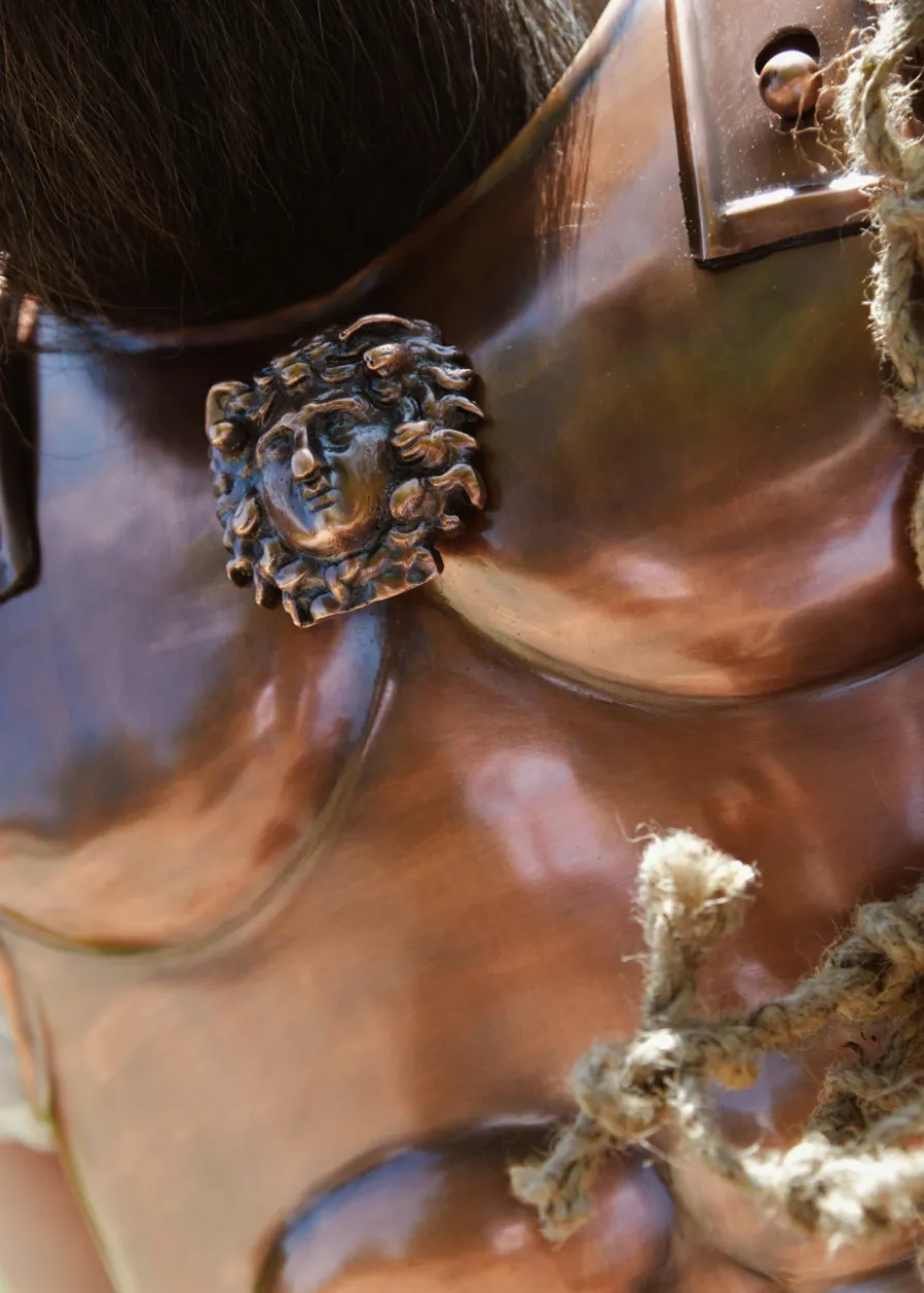 Spartaner Muskelpanzer aus Stahl mit Bronzefinish
