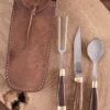 3-teiliges Mittelalterbesteck mit Lederetui, Holzgriff