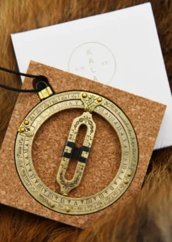 Tragbare Ringsonnenuhr und Sonnenkompass aus Messing
