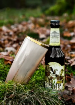 Trinkbecher aus Horn mit Messingrand, ohne Henkel