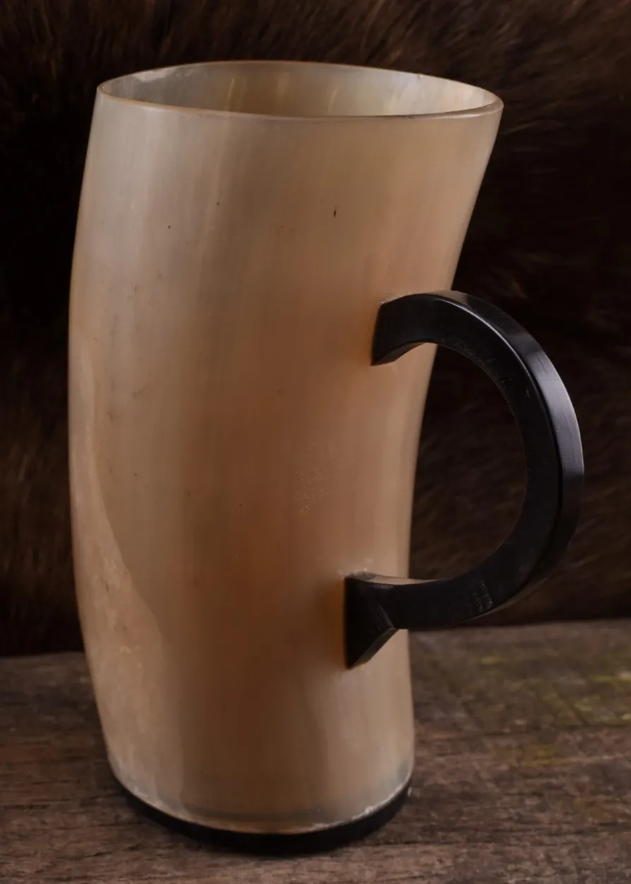 Trinkbecher / Bierkrug aus Horn