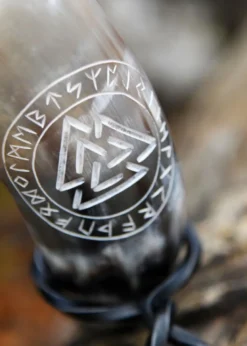 Trinkhorn mit Ständer - Valknut