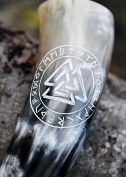 Trinkhorn mit Ständer - Valknut